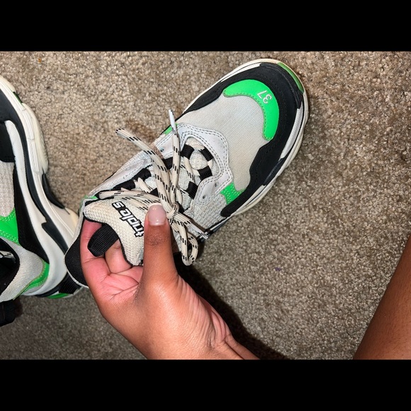 Balenciaga Triple S (AUTHENTIC) - Picture 2 of 5